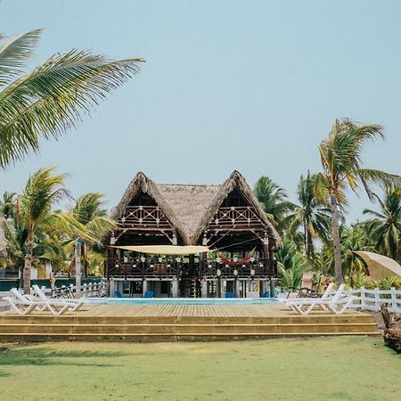 Los Olivos La Playa Hotel Y Restaurante Escuintla Bagian luar foto